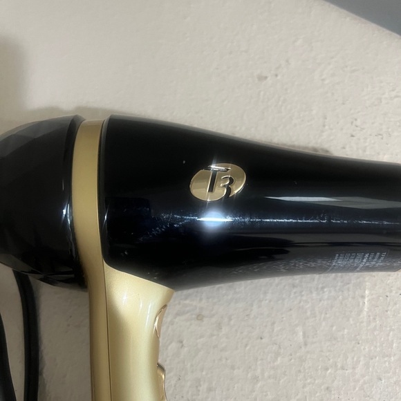 T3 Featherweight‎ 2 Hair Dryer - Model # 73828 - Black/Gold - Picture 5 of 15